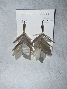 Kendra Scott Jenni layered gold, cream and tan